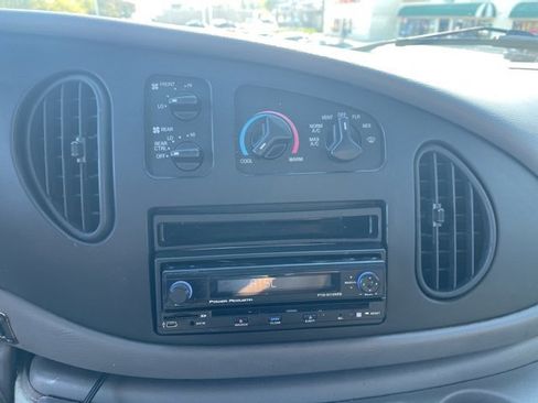 Used 2002 Ford E-150 and Econoline 150 image 14