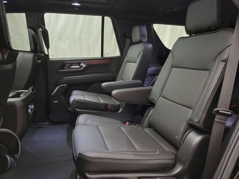 Certified 2025 GMC Yukon Denali w/ Denali Reserve Package AWD/4WD image 12