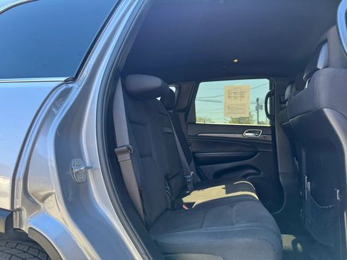 Used 2019 Jeep Grand Cherokee Laredo AWD/4WD image 20