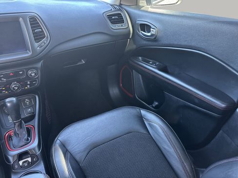 Used 2019 Jeep Compass Trailhawk w/ Cold Weather Group image 16