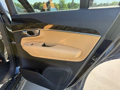 Used 2018 Volvo XC90 T6 Momentum w/ Convenience Package AWD/4WD image 21