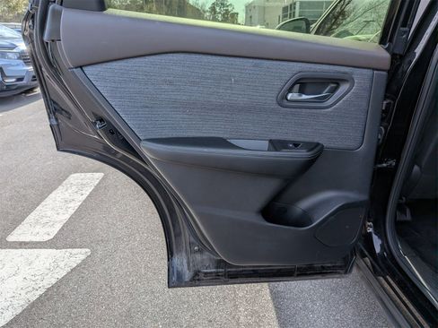 Used 2023 Nissan Rogue SV image 26