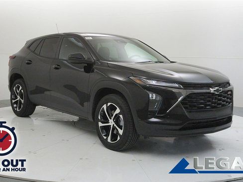 Used 2025 Chevrolet Trax RS image 1