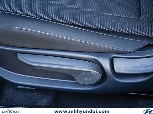 New 2026 Hyundai Elantra SE FWD image 25
