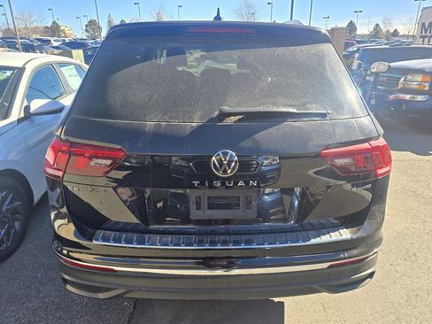 Used 2022 Volkswagen Tiguan SE w/ Panoramic Sunroof Package image 3