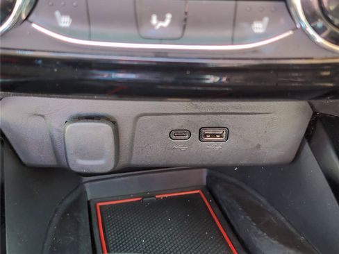Used 2025 Chevrolet Trax RS w/ Sunroof Package FWD image 23