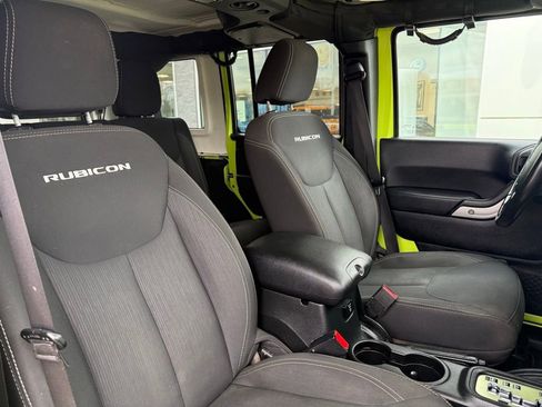 Used 2016 Jeep Wrangler Unlimited Rubicon w/ Connectivity Group AWD/4WD image 24