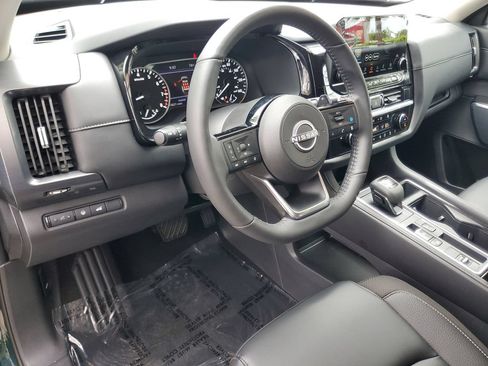 Certified 2025 Nissan Pathfinder SL FWD image 18