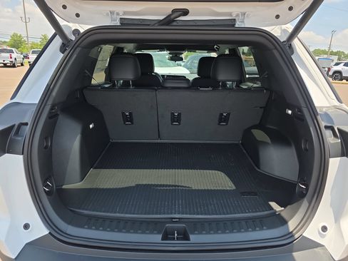 New 2027 Chevrolet Equinox LT w/ Convenience Package II FWD image 13