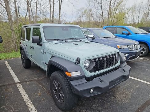 Used 2024 Jeep Wrangler Sport S image 3