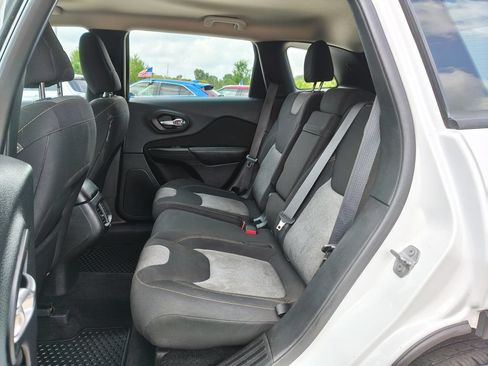 Used 2016 Jeep Cherokee Sport w/ Cold Weather Group AWD/4WD image 12