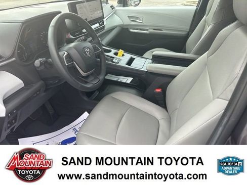 Used 2025 Toyota Sienna XLE image 13