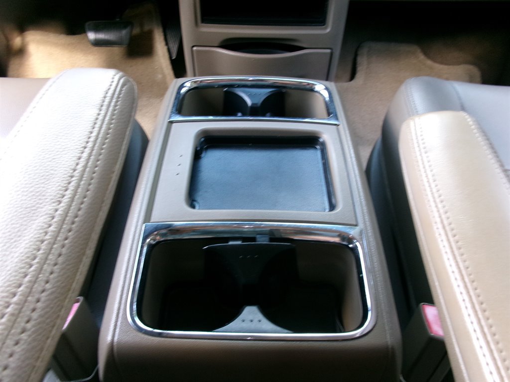 Used 2013 Chrysler Town & Country Touring-L w/ Driver Convenience Group FWD image 33