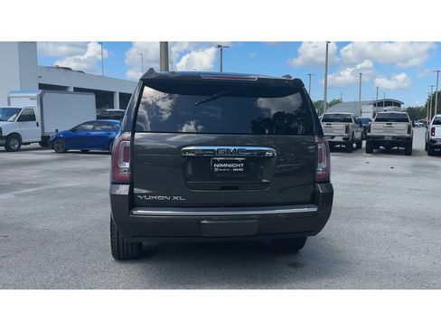 Used 2020 GMC Yukon XL Denali w/ Denali Premium Package RWD image 7