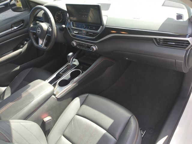 Used 2024 Nissan Altima 2.5 SR w/ SR Premium Package FWD image 14