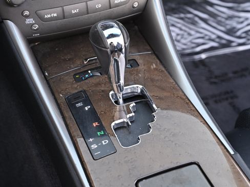 Used 2010 Lexus IS 250C RWD image 23