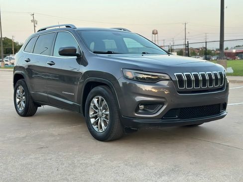Used 2019 Jeep Cherokee Latitude Plus FWD image 3