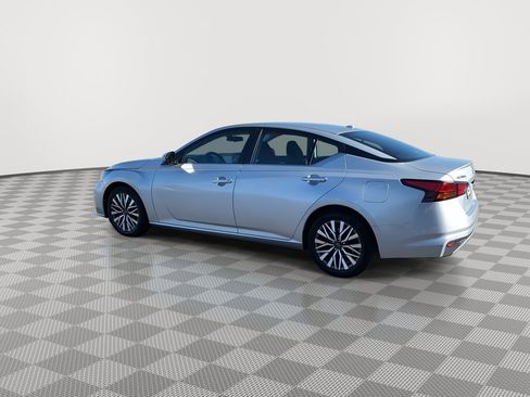 Used 2023 Nissan Altima 2.5 SV FWD image 5