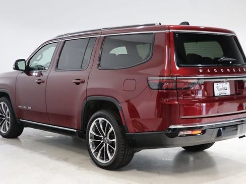 Used 2024 Jeep Wagoneer Series III w/ Premium Group I AWD/4WD image 5