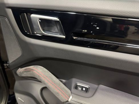 Used 2022 Porsche Cayenne E-Hybrid image 20