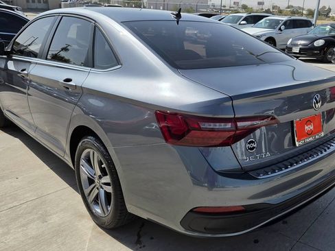 Used 2023 Volkswagen Jetta SE FWD image 7