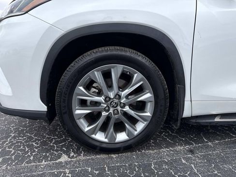 Used 2023 Toyota Highlander Limited image 10