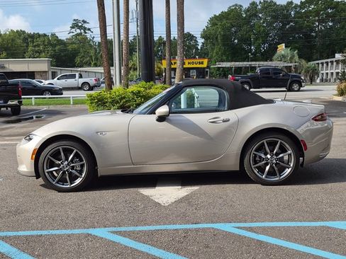 Used 2023 MAZDA MX-5 Miata Grand Touring RWD image 10