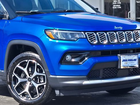 Used 2025 Jeep Compass Limited image 3