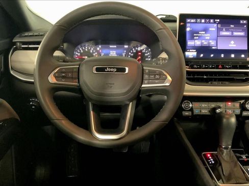 Used 2025 Jeep Compass Limited AWD/4WD image 5