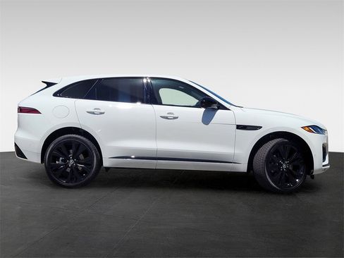 New 2026 Jaguar F-PACE R-Dynamic S image 3