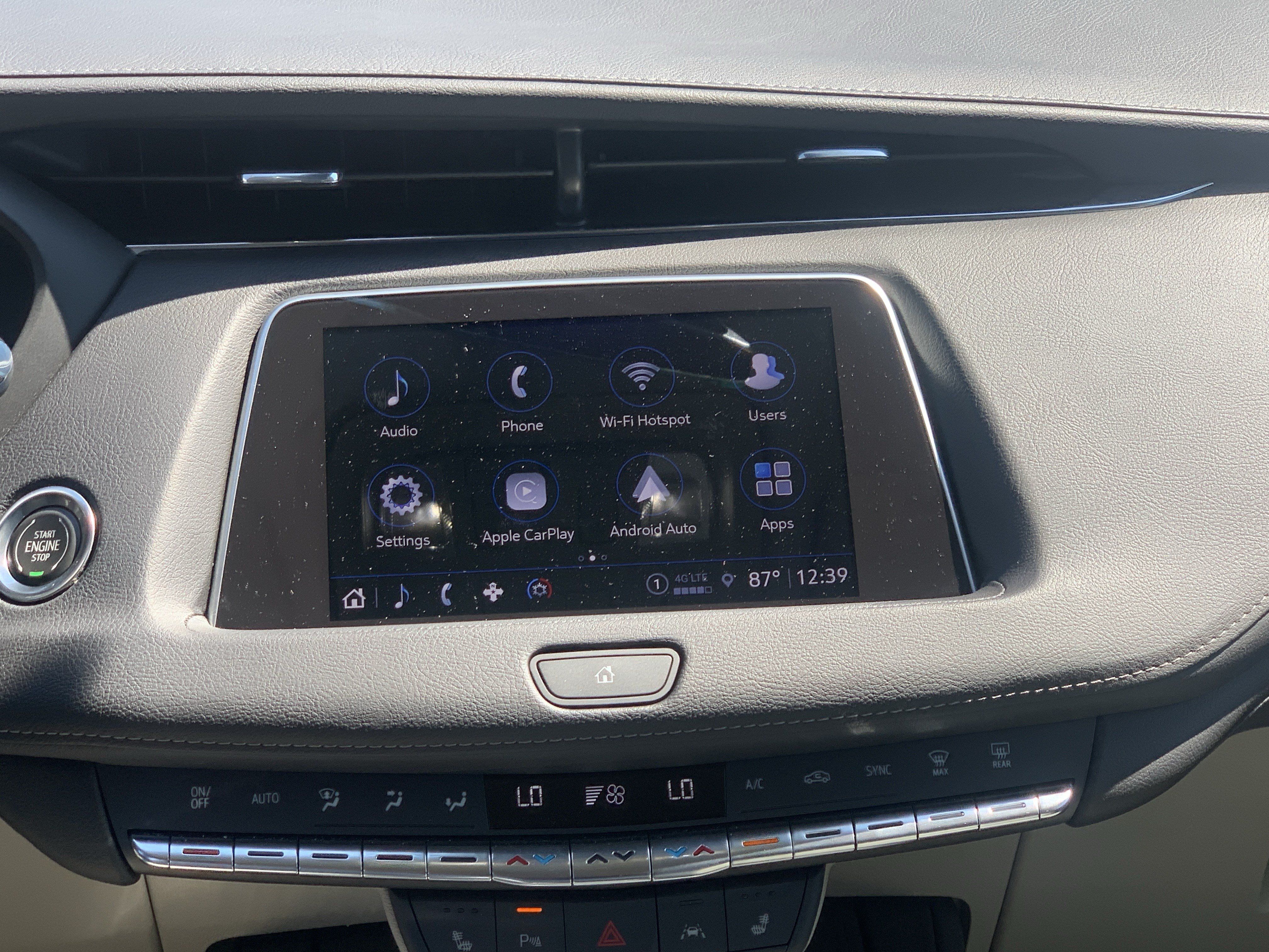 Used 2023 Cadillac XT4 Luxury w/ Cold Weather Package FWD image 29