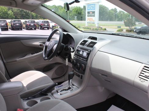Used 2012 Toyota Corolla LE FWD image 27