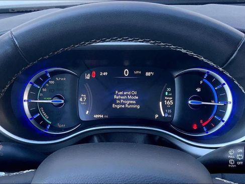 Used 2022 Chrysler Pacifica Touring-L image 16