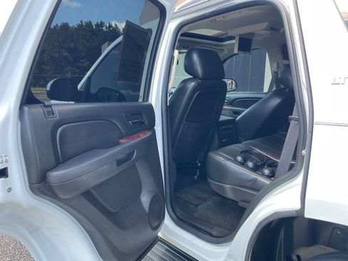 Used 2014 Chevrolet Tahoe LT w/ Luxury Package RWD image 15