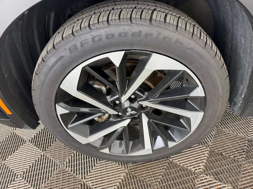 Used 2023 Mitsubishi Outlander SE AWD/4WD image 31