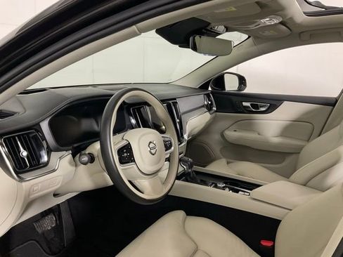 Used 2021 Volvo S60 T5 Inscription image 22