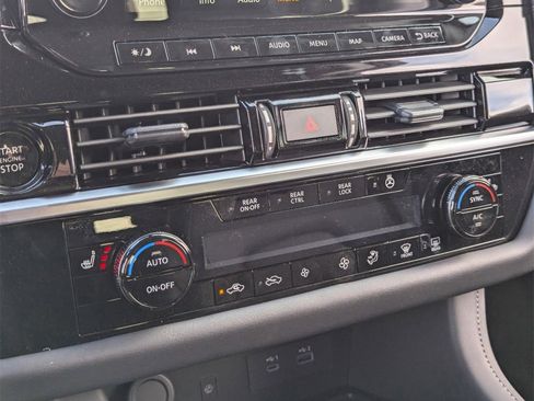 New 2025 Nissan Pathfinder SL image 18