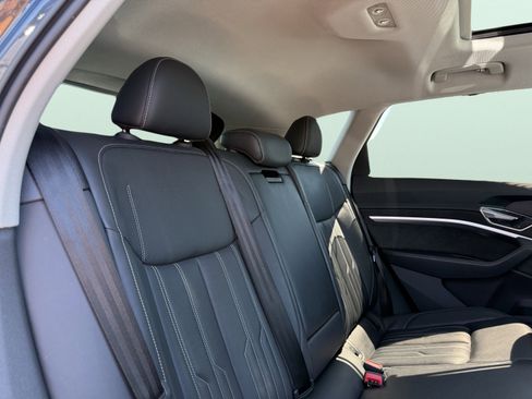 Used 2019 Audi e-tron Prestige w/ Prestige Package image 51