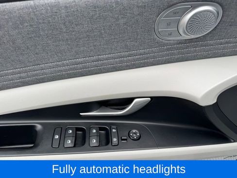 Used 2023 Hyundai Elantra Limited image 18