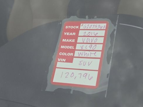 Used 2016 Volvo XC90 T6 Momentum w/ Momentum Plus Package image 10