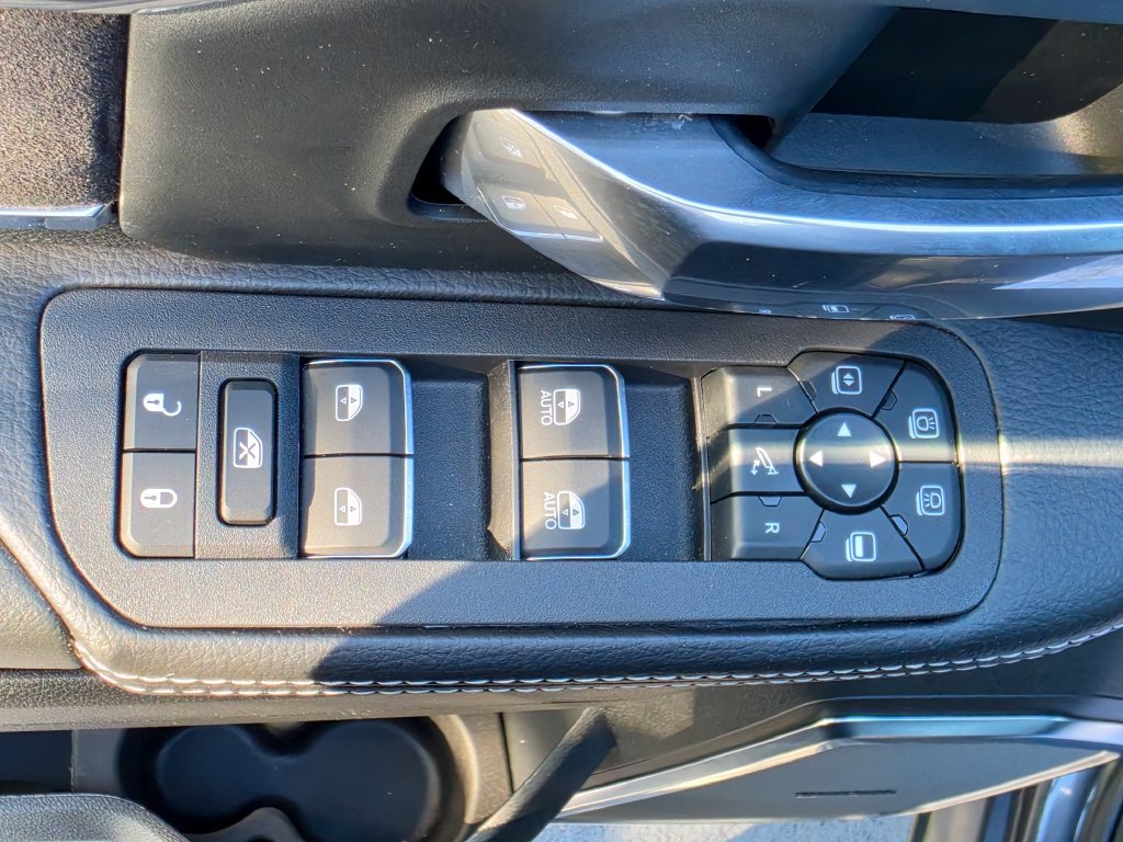 Used 2025 RAM 2500 Laramie AWD/4WD image 13