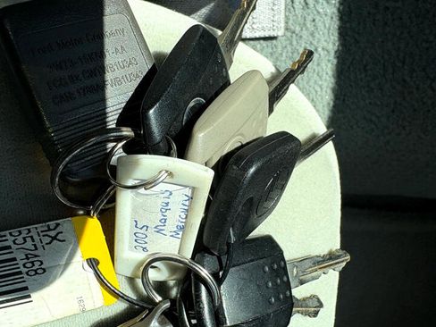 Used 2005 Mercury Grand Marquis GS image 32