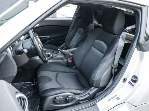 Used 2009 Nissan 370Z Coupe image 4