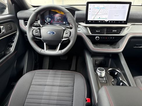 New 2026 Ford Explorer ST-Line w/ ST-Line Street Pack image 5