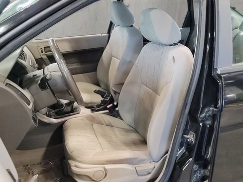 Used 2010 Ford Focus SE FWD image 5