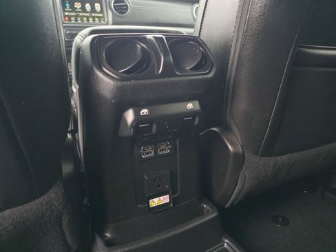 Used 2018 Jeep Wrangler Unlimited Sahara AWD/4WD image 32