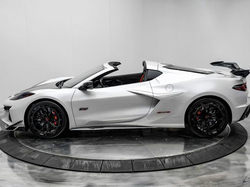 Used 2023 Chevrolet Corvette Z06 w/ Z07 Performance Package image 7