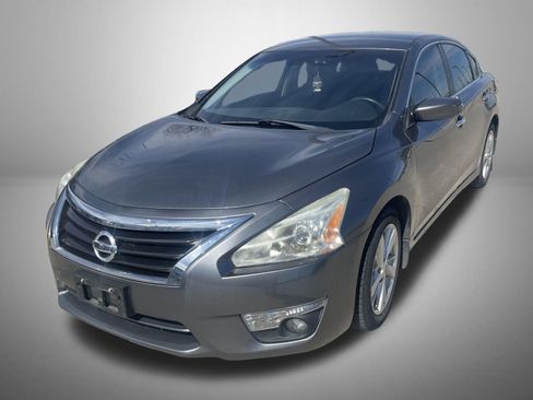 Used 2015 Nissan Altima 2.5 SV image 1