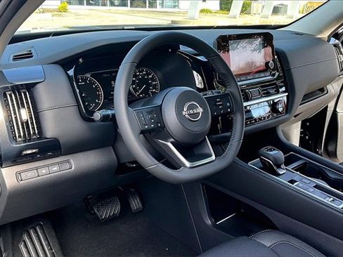 New 2025 Nissan Pathfinder SV image 5
