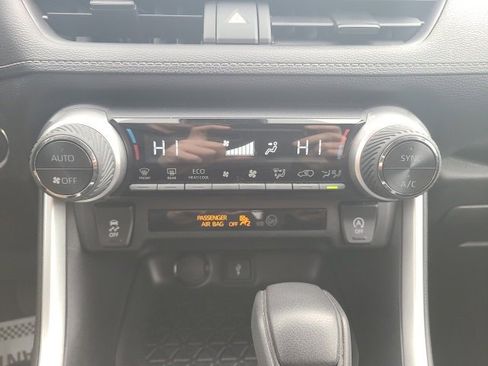 Used 2022 Toyota RAV4 XLE image 27